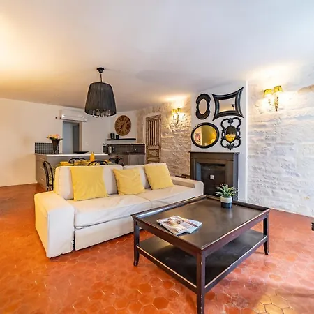 L'envoutement Provençal Au Cœur De L'écusson - Nuit à * Nîmes