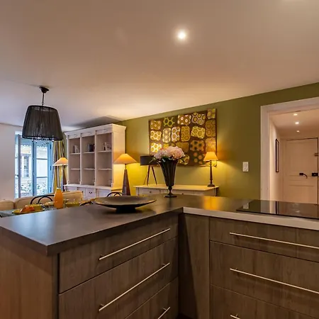 L'envoutement Provençal Au Cœur De L'écusson - Nuit à *