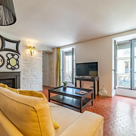 L'envoutement Provençal Au Cœur De L'écusson - Nuit à