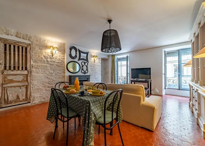Apartamento L'envoutement Provençal Au Cœur De L'écusson - Nuit à *
